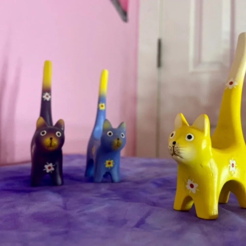 Handmade Cat Trio 🐱 Ring Display Colorful Floral Jewelry Accessory Stand - Picture 6 of 7